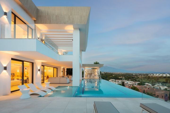 PARAISO 436 - Villa moderna en una urbanización privada en Estepona