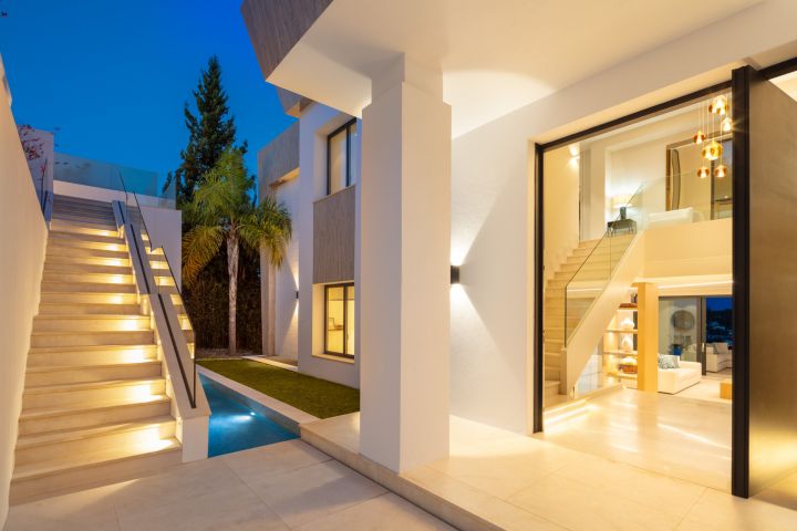 PARAISO 436 - Villa moderna en una urbanización privada en Estepona