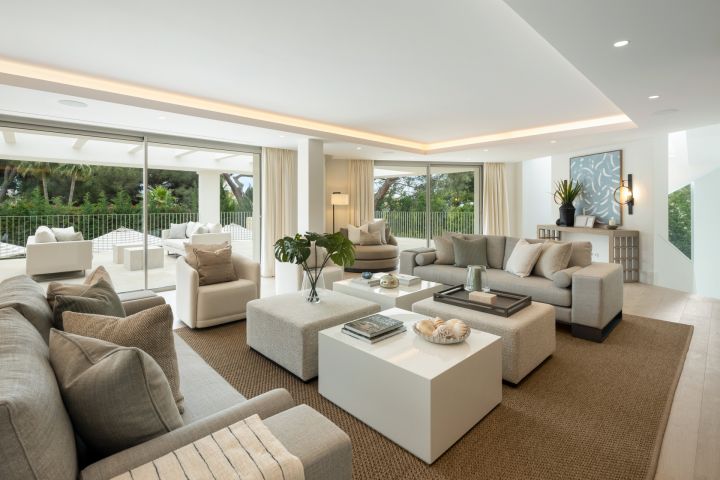 Villa Summer - Property with full-size private grass tennis court