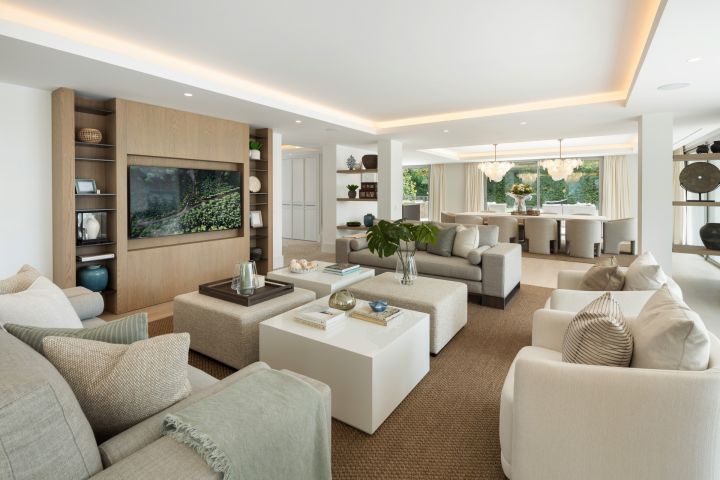 Villa Summer - Property with full-size private grass tennis court