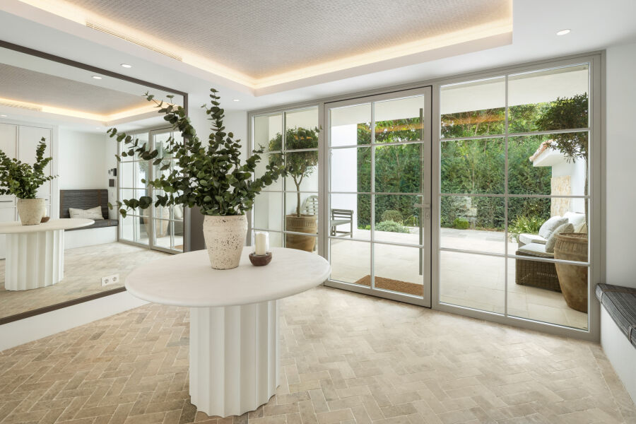 Villa Summer - Propiedad con pista de tenis de hierba privada de tamaño completo