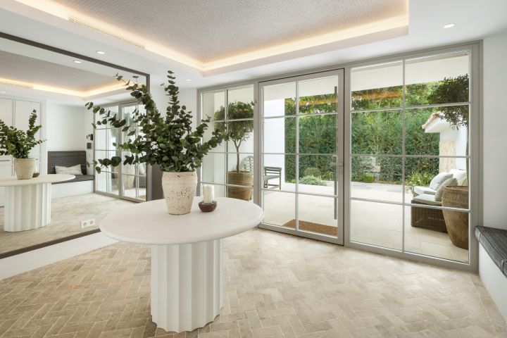 Villa Summer - Property with full-size private grass tennis court