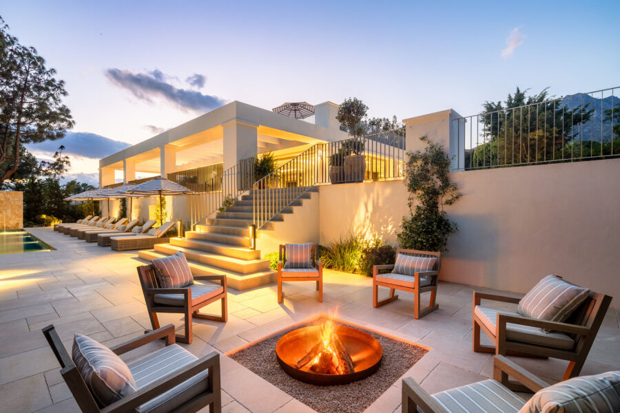 Villa Summer - Propiedad con pista de tenis de hierba privada de tamaño completo