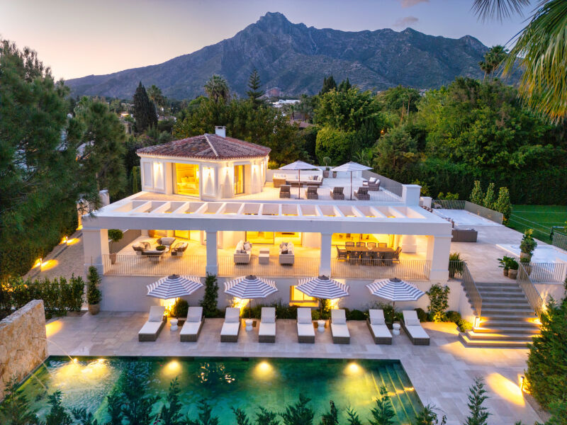 Villa Summer - Propiedad con pista de tenis de hierba privada de tamaño completo