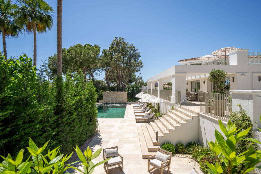 Villa Summer - Propiedad con pista de tenis de hierba privada de tamaño completo