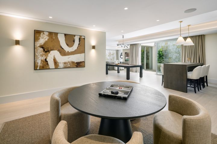 Villa Summer - Property with full-size private grass tennis court