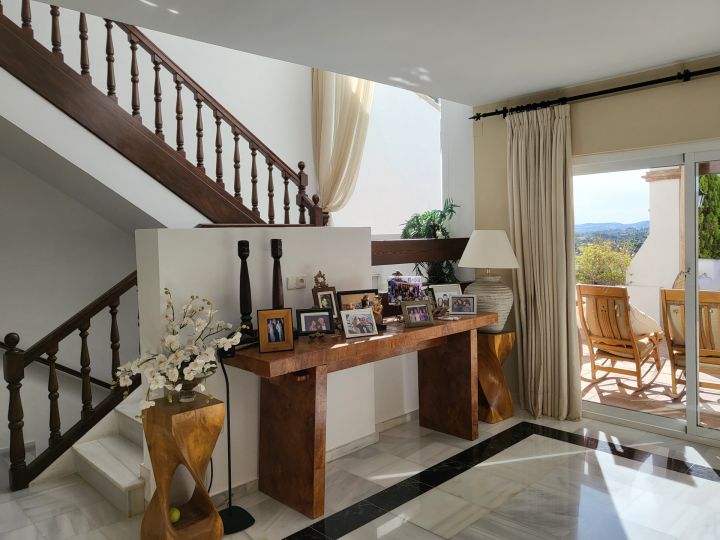 Villa Aloha - Contemporary Home in a Gated Community