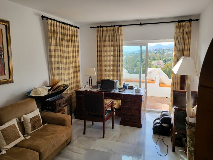 Villa Aloha - Contemporary Home in a Gated Community