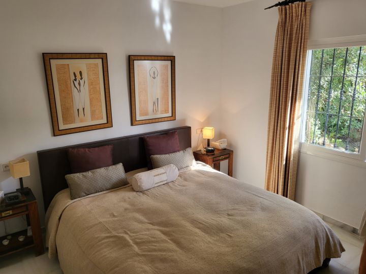 Villa Aloha - Contemporary Home in a Gated Community