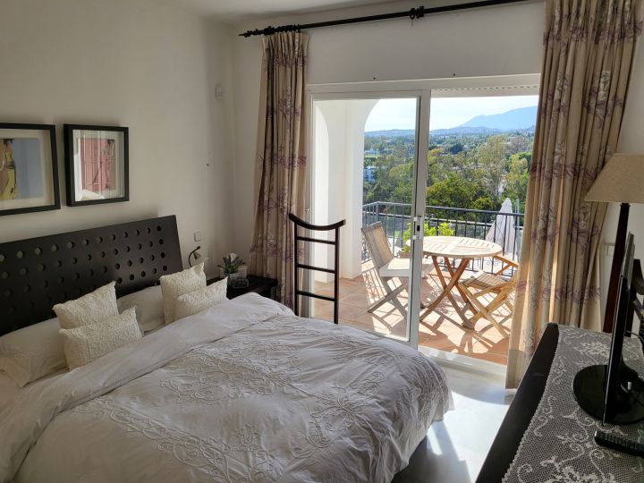 Villa Aloha - Contemporary Home in a Gated Community