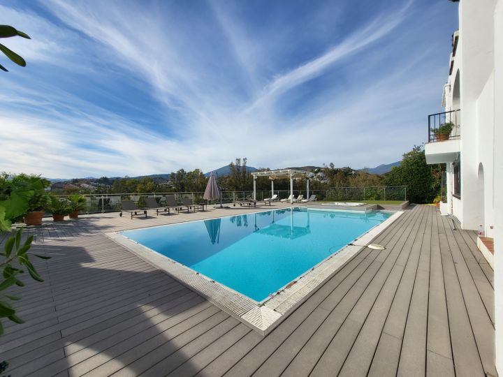 Villa Aloha - Contemporary Home in a Gated Community