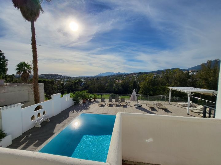 Villa Aloha - Contemporary Home in a Gated Community