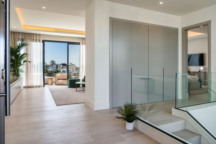 The Resina 6 - Refined Exclusive Villa Offering Golf Views in Estepona