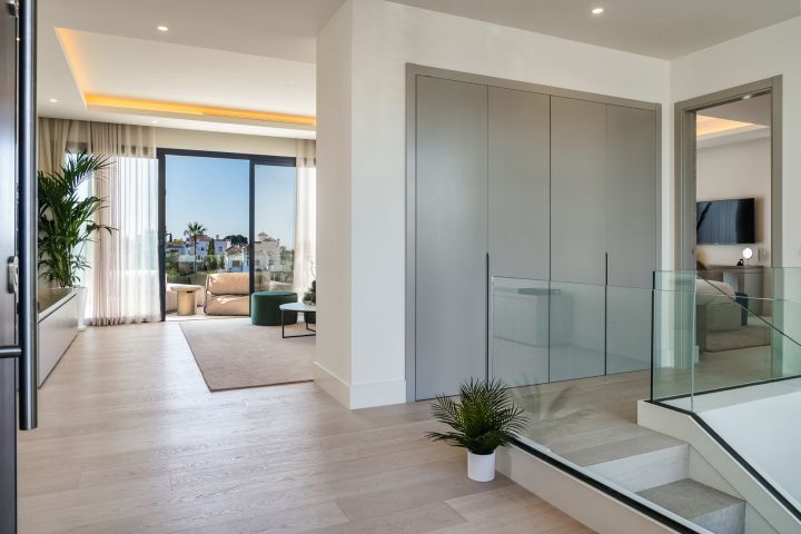 The Resina 6 - Villa exclusiva y refinada con vistas al campo de golf en Estepona