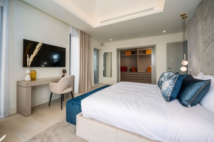 The Resina 6 - Villa exclusiva y refinada con vistas al campo de golf en Estepona