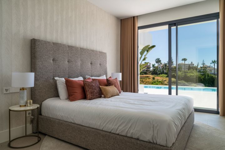 The Resina 6 - Villa exclusiva y refinada con vistas al campo de golf en Estepona