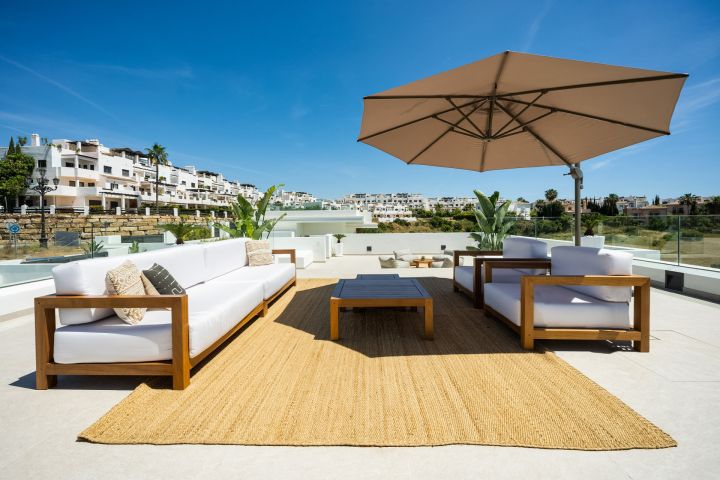 The Resina 6 - Villa exclusiva y refinada con vistas al campo de golf en Estepona