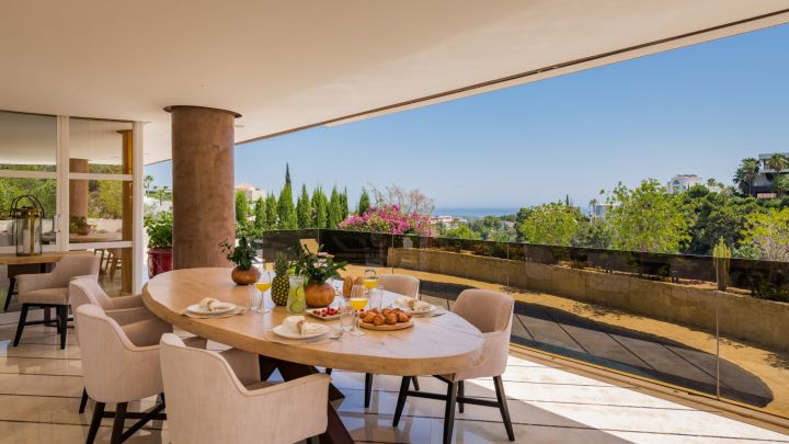 Exceptional villa located in La Quinta, Benahavis - Elegant Villa with Top-Tier Finishes