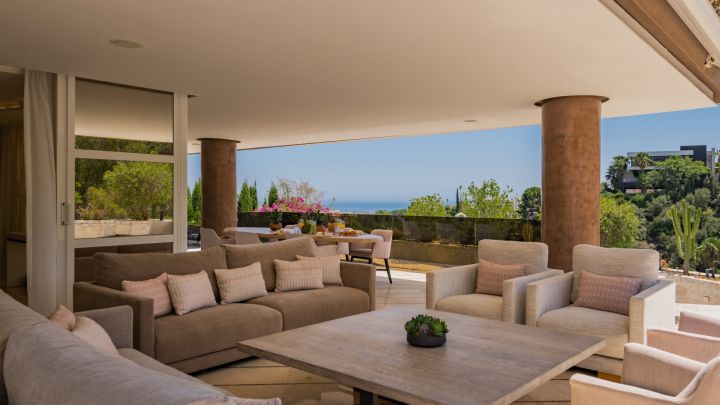 Exceptional villa located in La Quinta, Benahavis - Elegant Villa with Top-Tier Finishes