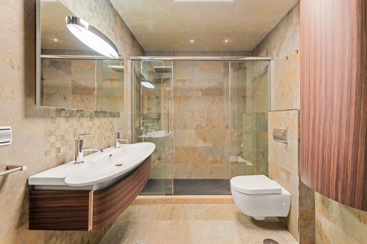 Exceptional villa located in La Quinta, Benahavis - Elegant Villa with Top-Tier Finishes
