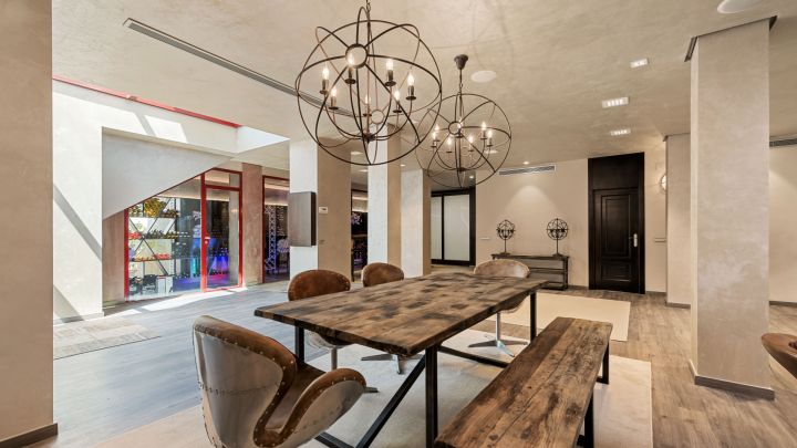 Exceptional villa located in La Quinta, Benahavis - Elegant Villa with Top-Tier Finishes
