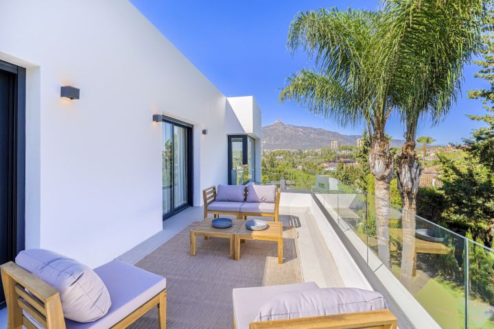 Villa avec 5 chambres et 5 salles de bain - Propriété de charme andalou à Nueva Andalucía