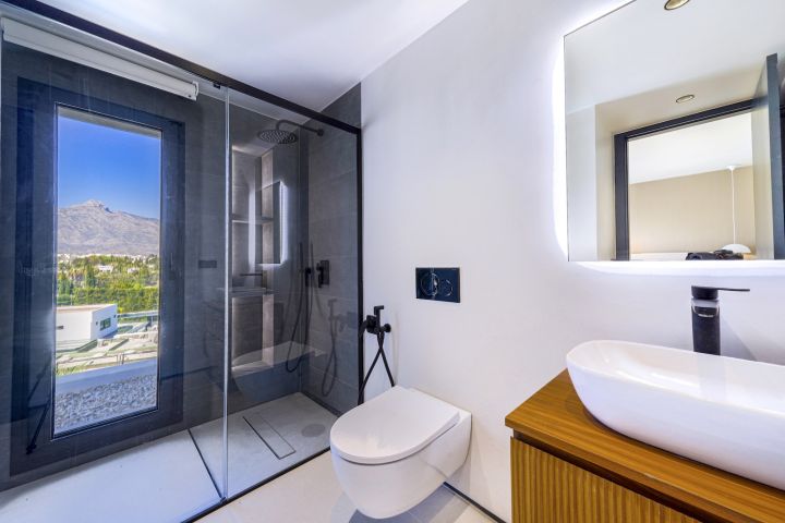 Villa avec 5 chambres et 5 salles de bain - Propriété de charme andalou à Nueva Andalucía
