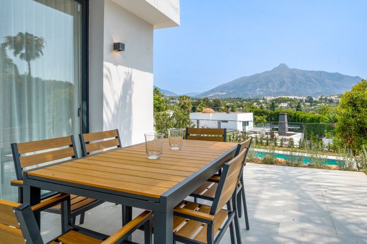 Villa avec 5 chambres et 5 salles de bain - Propriété de charme andalou à Nueva Andalucía