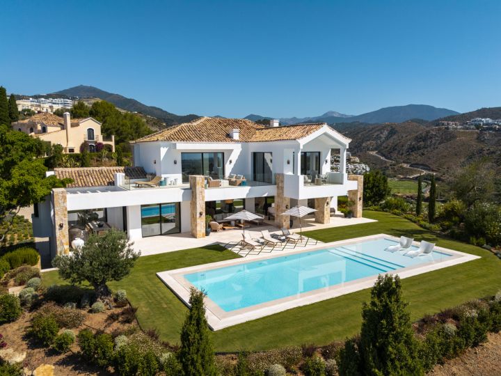 Villa Amara - Charming High-End Home in a Gated Community