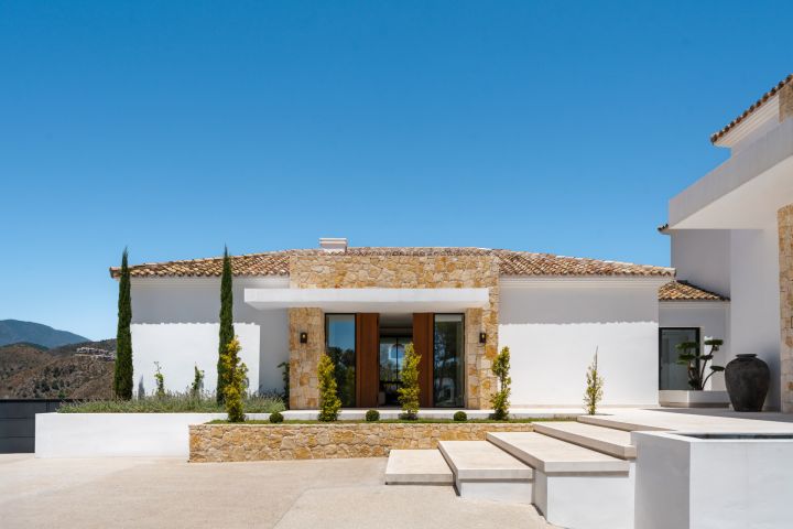 Villa Amara - Charming High-End Home in a Gated Community