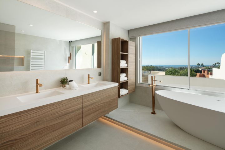 Duplex Penthouse avec 3 chambres et 3 salles de bain - Propriété de Charme avec Vue sur le Golf à Nueva Andalucía