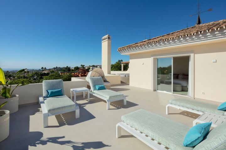 Luxurious duplex penthouse in Nueva Andalucía - Charming Property with Golf Views in Nueva Andalucía