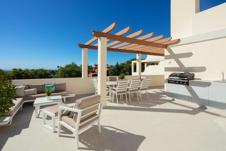 Luxurious duplex penthouse in Nueva Andalucía - Charming Property with Golf Views in Nueva Andalucía