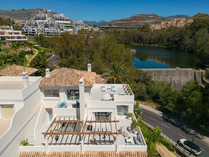 Duplex Penthouse avec 3 chambres et 3 salles de bain - Propriété de Charme avec Vue sur le Golf à Nueva Andalucía