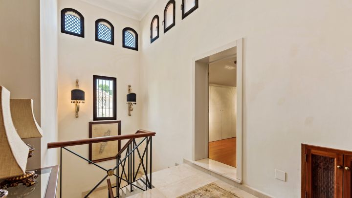 Villa Amaral - Amplia casa moderna con vistas panorámicas en Nueva Andalucía