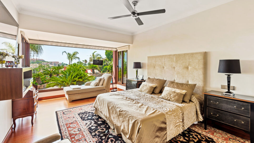 Villa Amaral - Spacious Modern Home with Panoramic Views in Nueva Andalucía