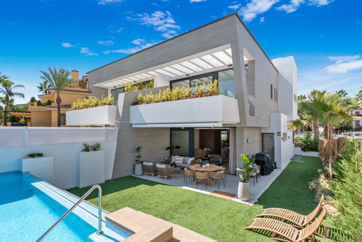 Banus Bay - Elegant Property with Andalusian Charm in Puerto Banús