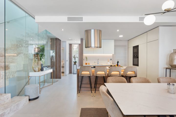 Banus Bay - Elegant Property with Andalusian Charm in Puerto Banús