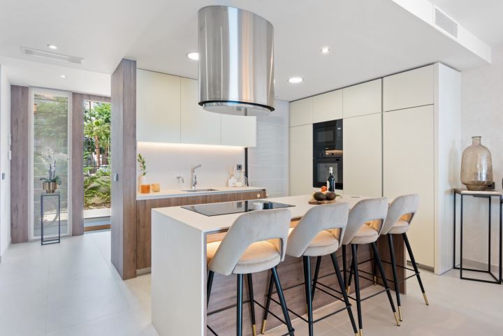 Banus Bay - Elegant Property with Andalusian Charm in Puerto Banús