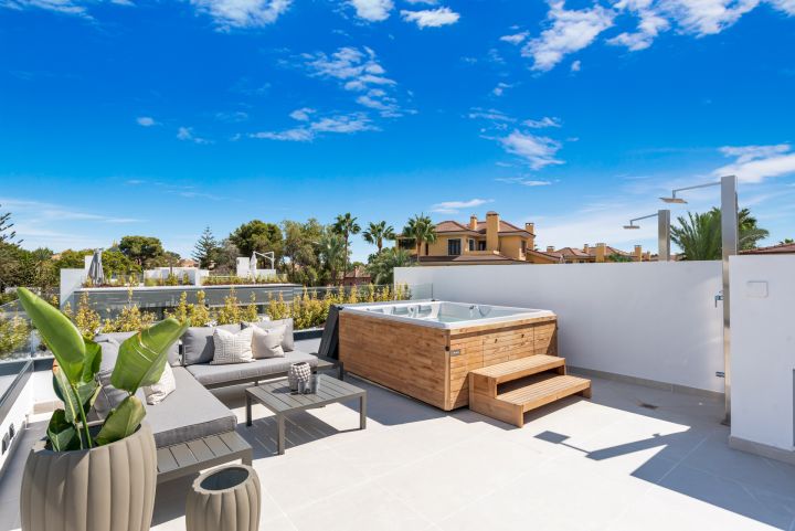 Semi Detached House avec 5 chambres et 4 salles de bain - Élégante propriété au charme andalou à Puerto Banús
