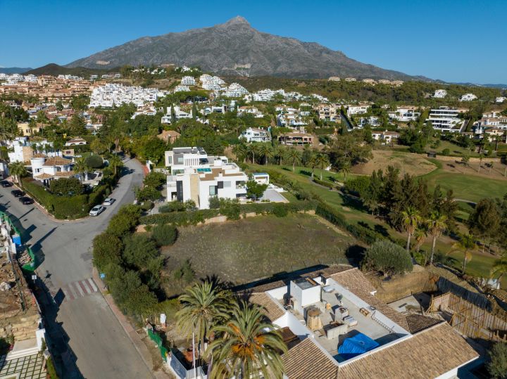Pleyades 20 - Plot for sale - Plot with Stunning Sea Views in Nueva Andalucía