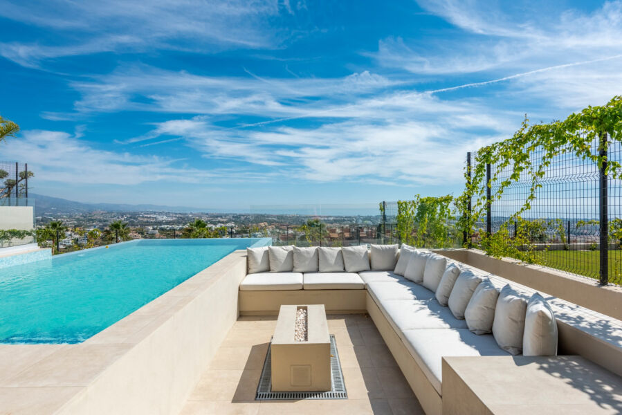 Villa in La Alqueria - Luxury Home in Benahavis