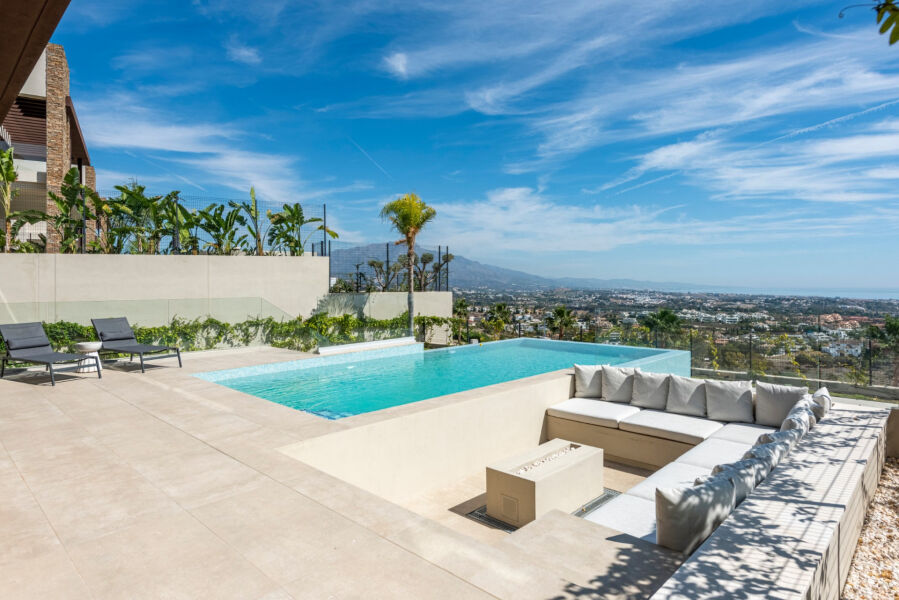 Villa in La Alqueria - Luxury Home in Benahavis