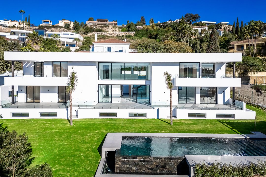 Villa avec 6 chambres et 7 salles de bain - Villa moderne et élégante au design moderne