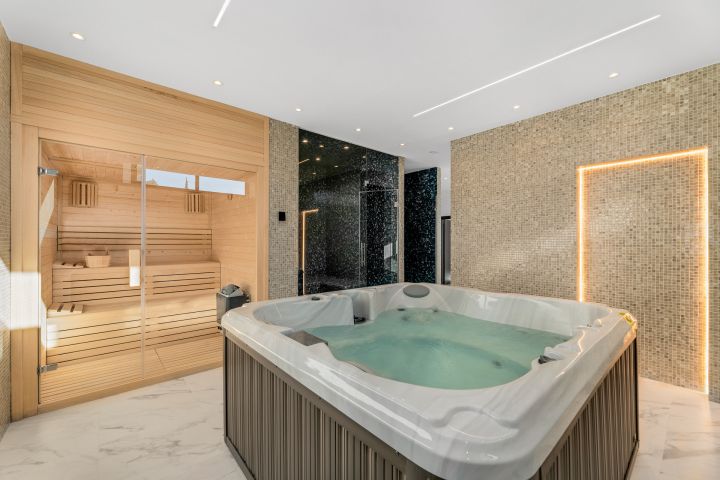 Villa avec 6 chambres et 7 salles de bain - Villa moderne et élégante au design moderne