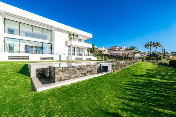 Villa avec 6 chambres et 7 salles de bain - Villa moderne et élégante au design moderne