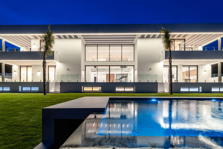 Villa Paradise - Modern Elegant Villa Featuring Modern Design