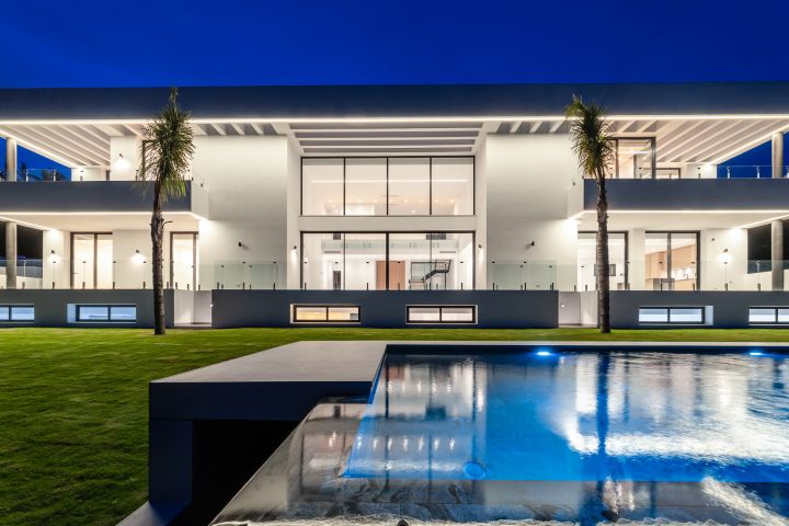 Villa avec 6 chambres et 7 salles de bain - Villa moderne et élégante au design moderne