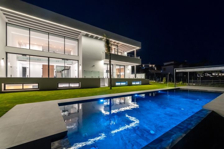 Villa avec 6 chambres et 7 salles de bain - Villa moderne et élégante au design moderne