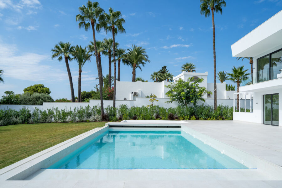 Villa Miura - Elegant Contemporary Property with Top-Tier Finishes in Paraiso Alto
